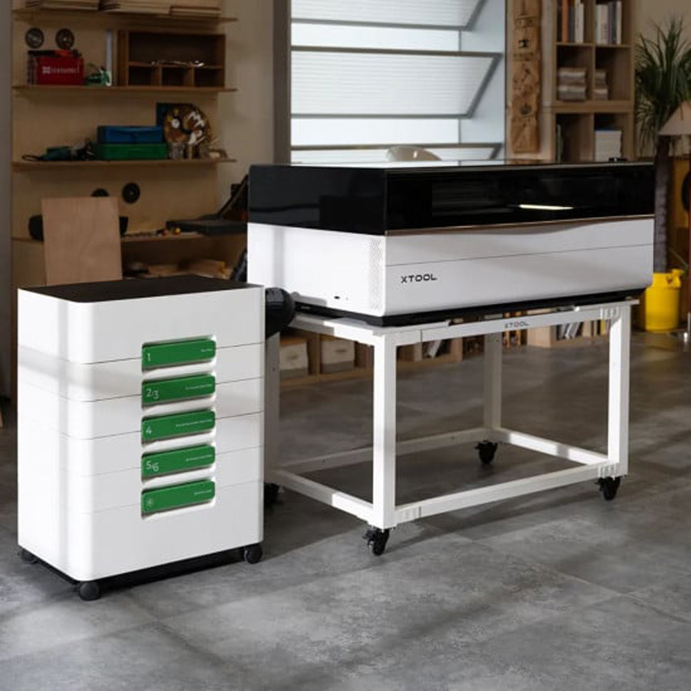 XTool P3 lielizmēra lāzera griešanas ierīce profesionāliem un jaudīgiem darbiem. Griež koku, akrilu, metālu un daudz ko citu ļoti precīzi.